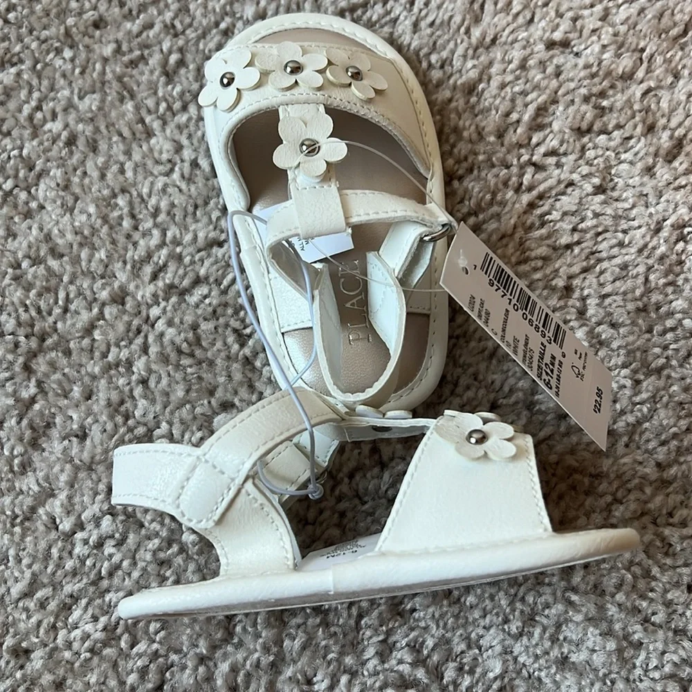 NWT The Children’s Place baby girl white sandals, size 6-12months
